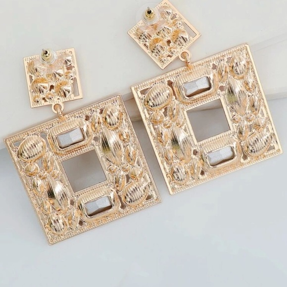 NEW INVENTORY š„Rhinestone Square Drop Earringsš„ - Picture 4 of 6